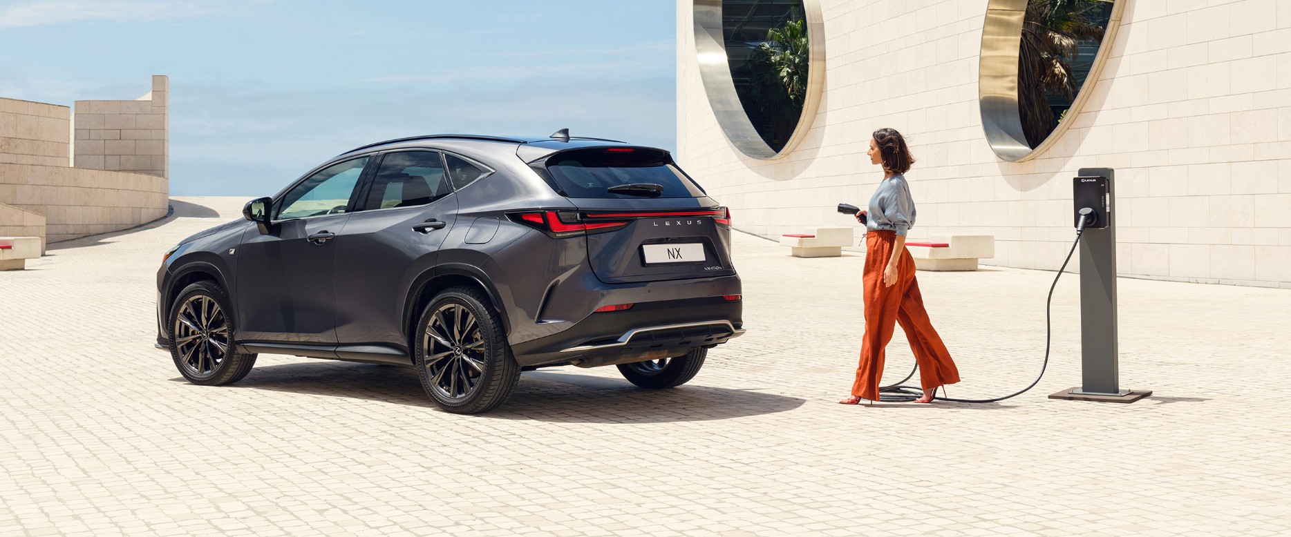 LEXUS <strong>NX 450<span style="text-transform: lowercase">h+</span></strong>