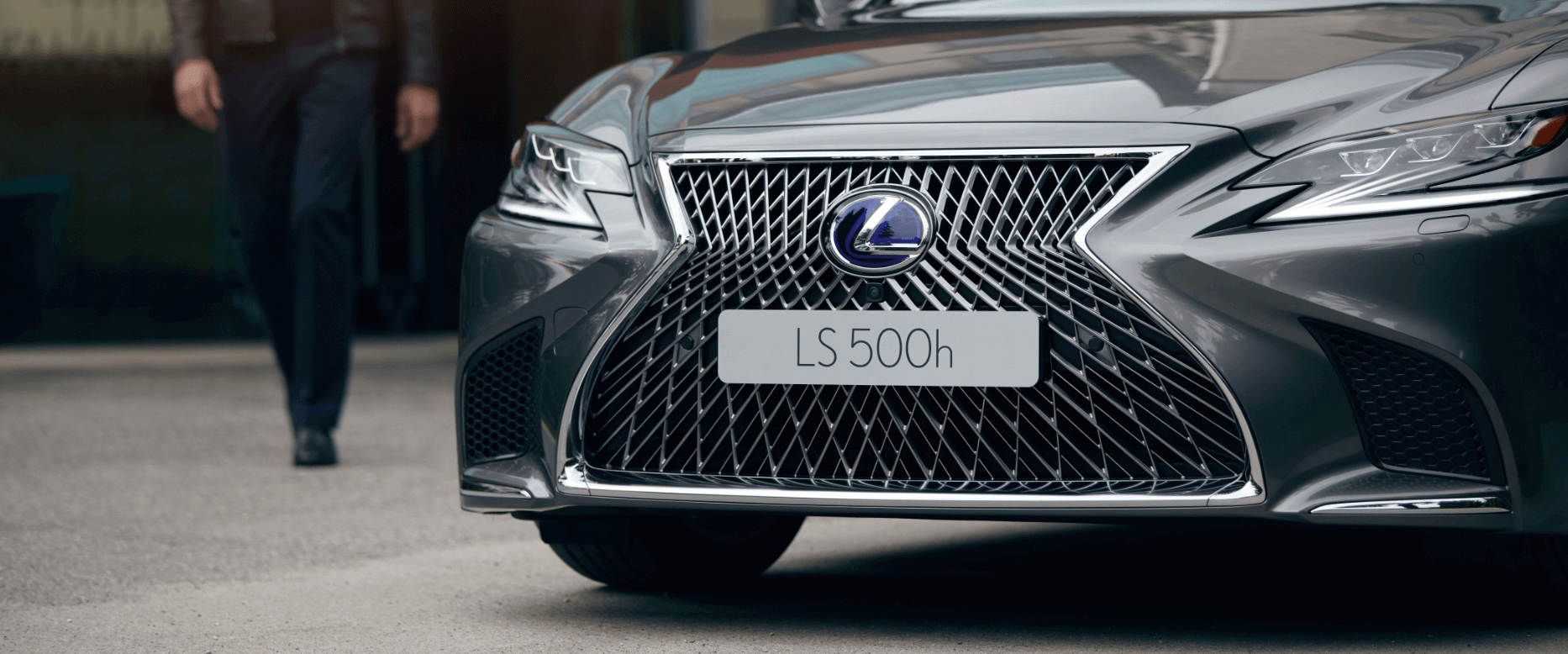 LEXUS <strong>LS</strong>